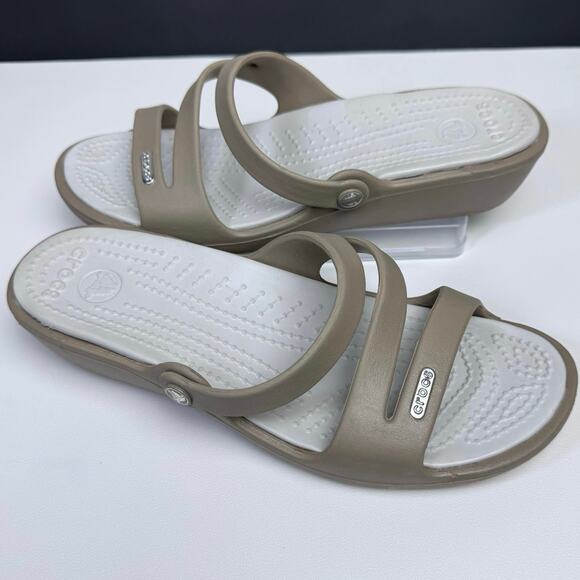 Crocs Patricia Women’s Wedge Sandal Size 7
Tan Gray Slip On Low Heel Sandals - Picture 3 of 11